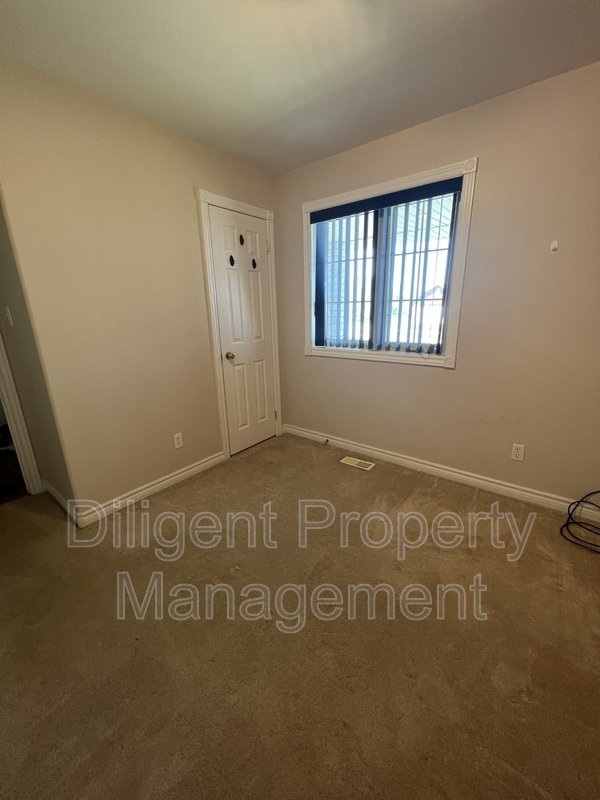 Building Photo - 157 Milroy Dr