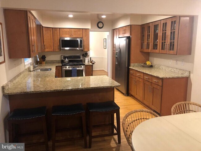 Foto del edificio - 9811 Meadow Knoll Ct