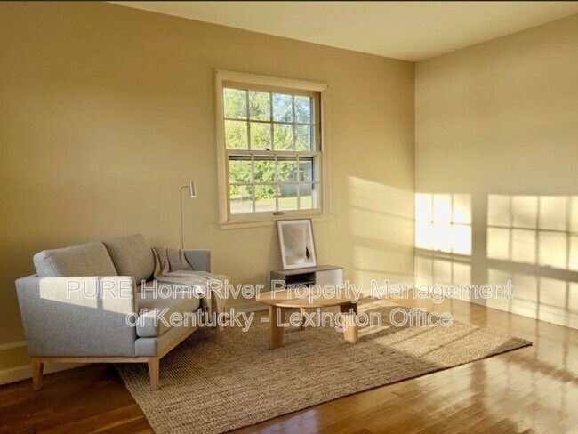 Building Photo - 2037 Garden Springs Dr