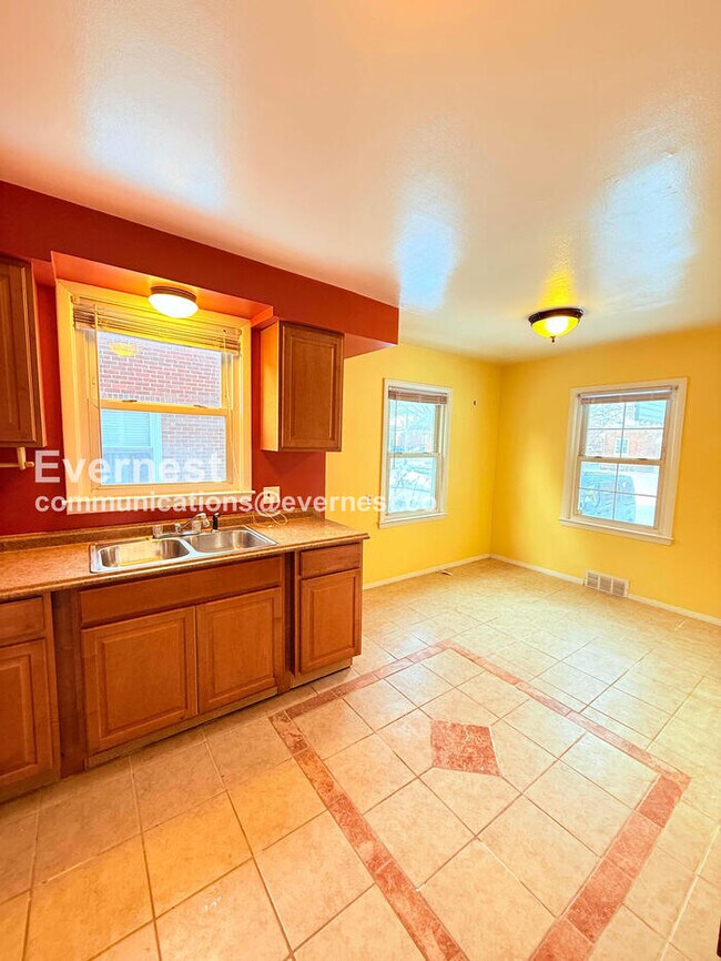 Building Photo - 3 Bed, 3 Bath Home with Garage / Pet-Friendly / Available Now!