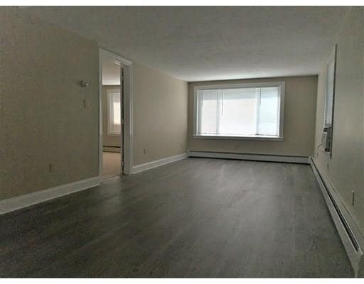 Building Photo - 163 Curve St