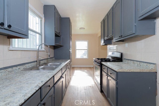 Foto del edificio - 1055 W 84th Pl