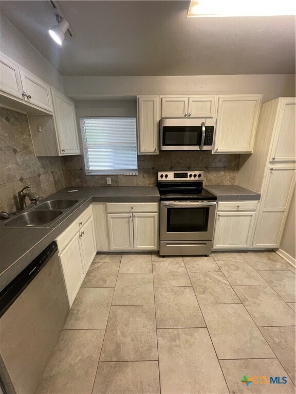 Foto del edificio - 709 Fern Ln