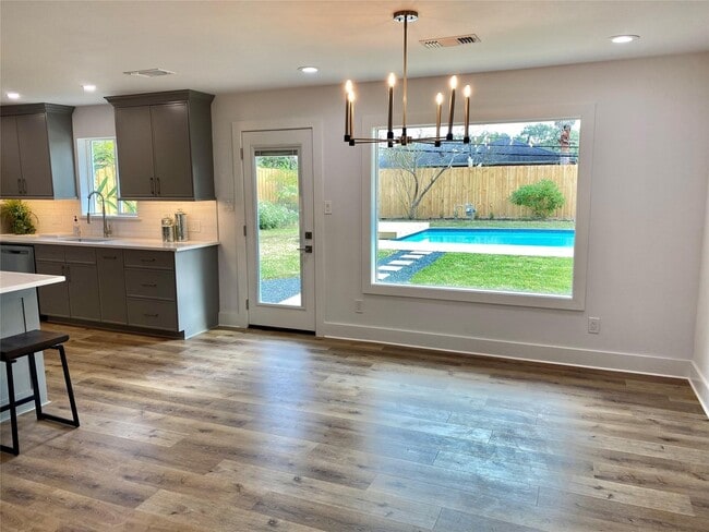 Building Photo - 10819 Oasis Dr