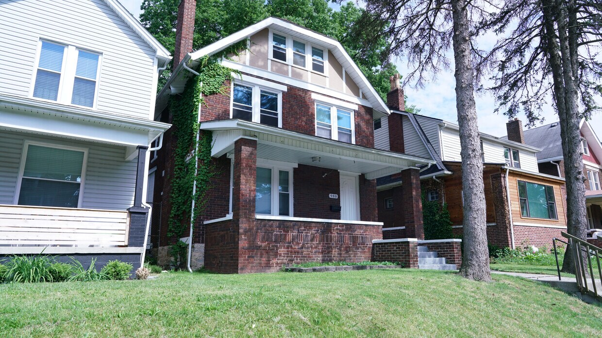 Primary Photo - 988 Linwood Ave