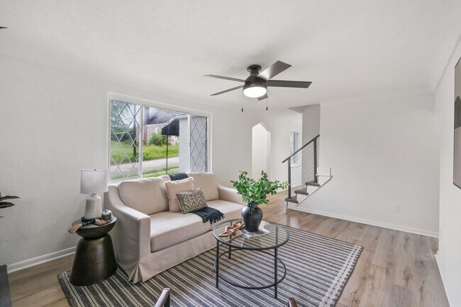 Foto del edificio - Stunning 3 bedroom home in Duquesne availa...