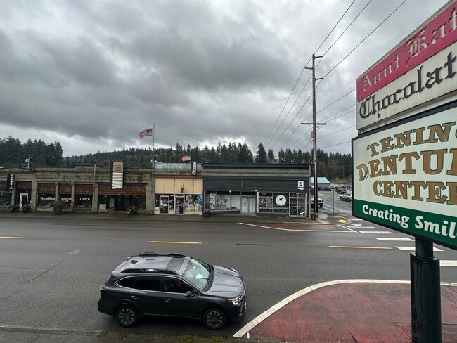 Building Photo - 296 Sussex Ave W