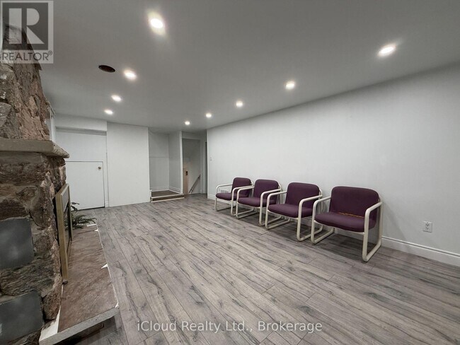 Building Photo - 41 Manitou Crescent