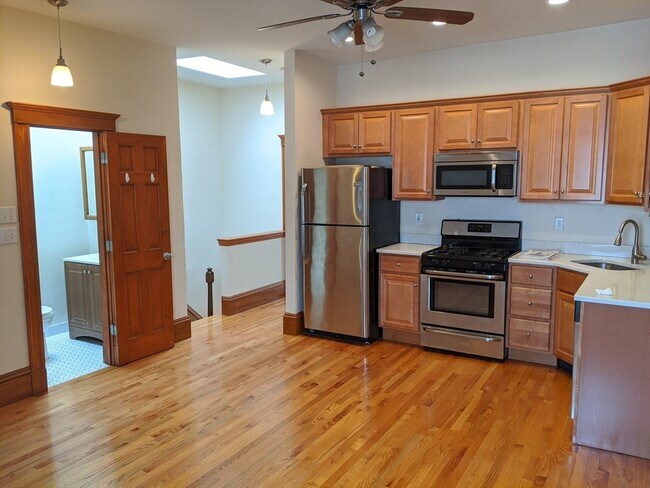 Foto del edificio - 534 E 7th St