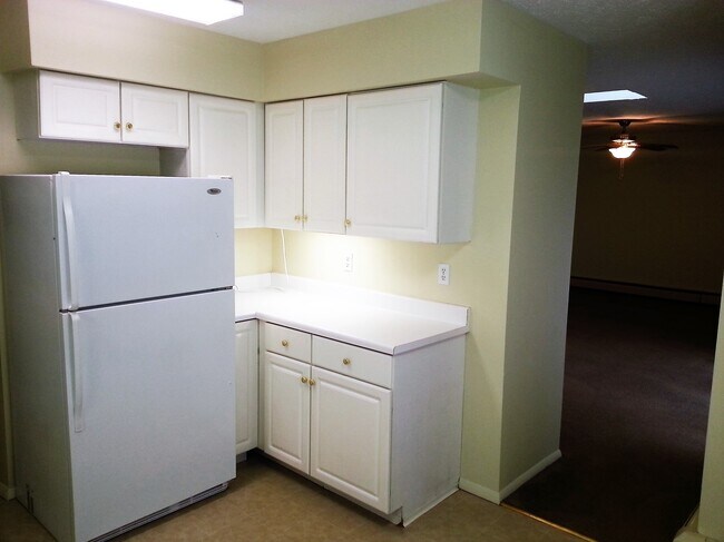 Kitchen - 4011 Rockwell Ave