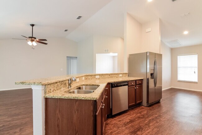 Building Photo - 2146 Mirasol Dr