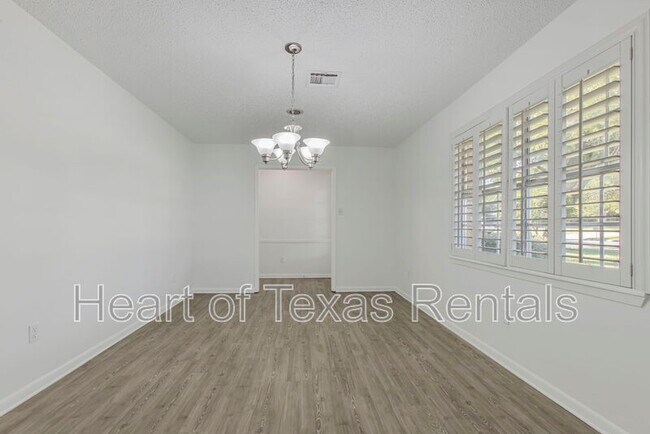 Foto del edificio - 465 Cranbrook Dr