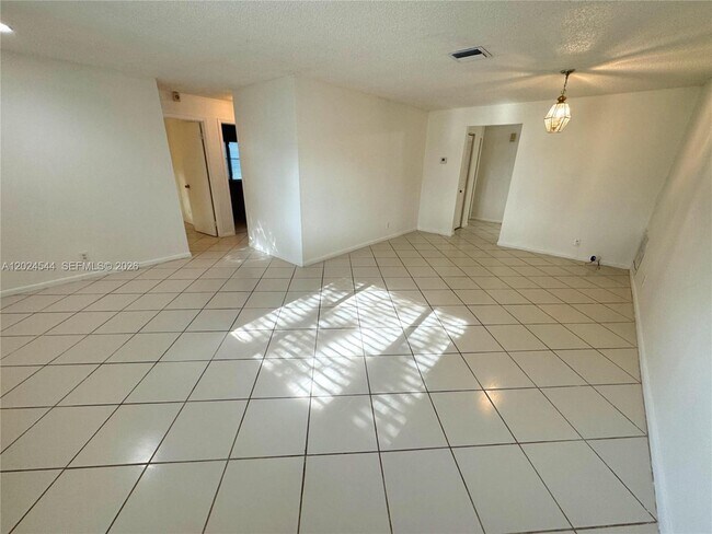 Foto del edificio - 61 SW 34th Ave