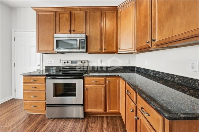 Building Photo - 231 Mott Rd