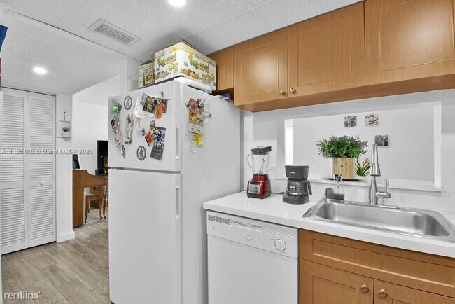 Foto del edificio - 2 br, 2 bath Condo - 11800 SW 18th St # 508-4