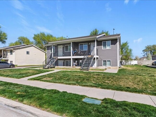 Building Photo - West Valley Clean & Affordable 2 bed, 1 bath apt