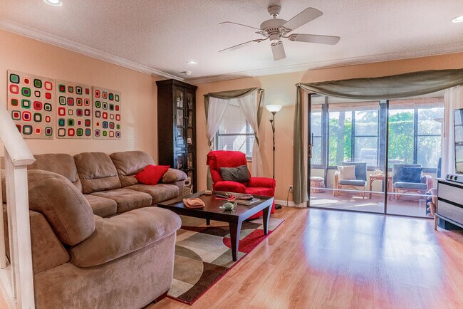 Foto del edificio - 1903 NE Media Ave