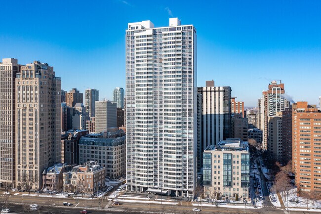 Foto del edificio - 1300 N Lake Shore Dr