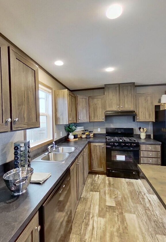 Foto principal - Brand New Home Own for less than 1450 a mo...