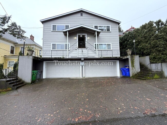 Foto del edificio - Bright Nob Hill 1 Bedroom, Classic Northwest Portland Living