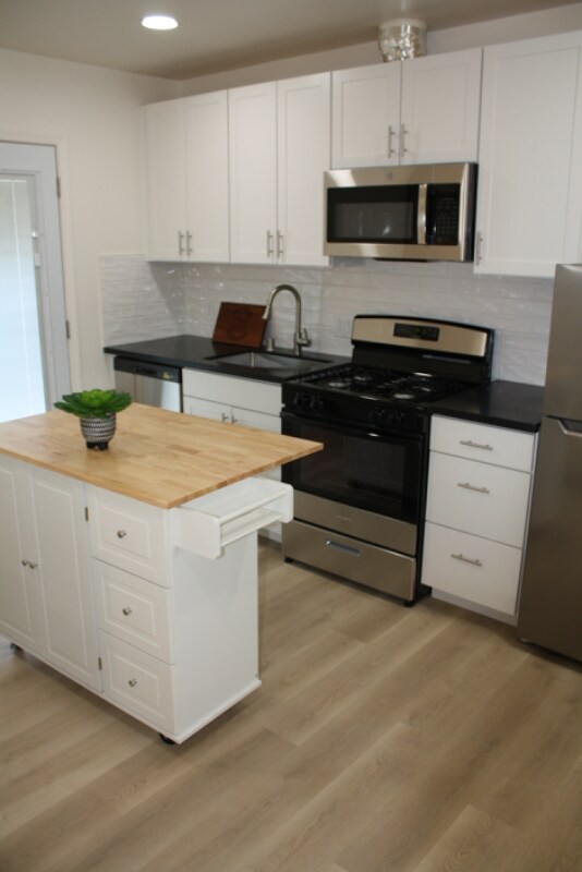 Building Photo - 4978 Hillridge Way