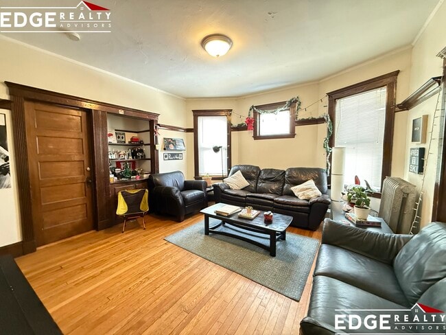 Building Photo - 46 Gardner St