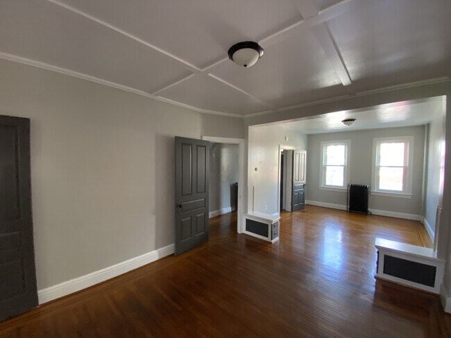 Building Photo - 824 W Princess St