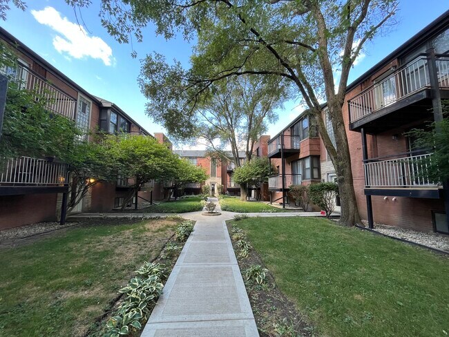 Building Photo - 7336 N Winchester Ave