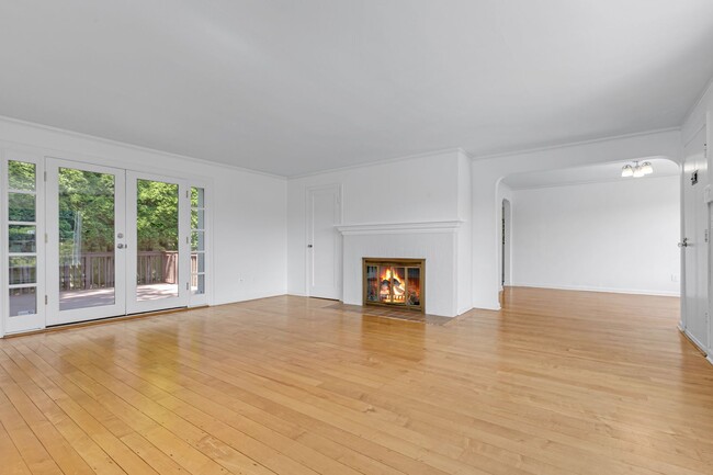 Building Photo - 3bd/1.75ba Seattle House