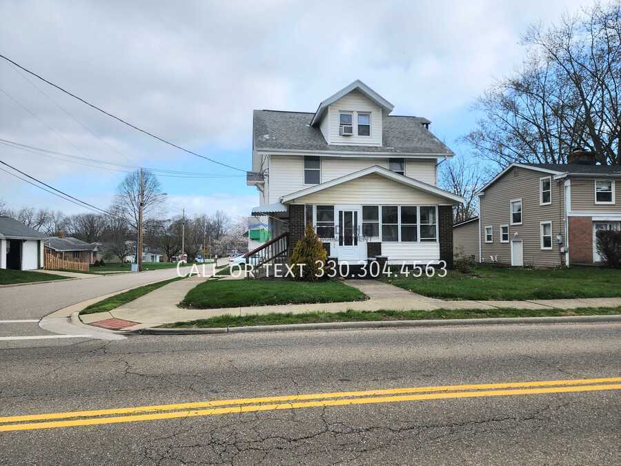 Primary Photo - 535 W Maple St