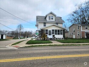 Building Photo - 535 W Maple St