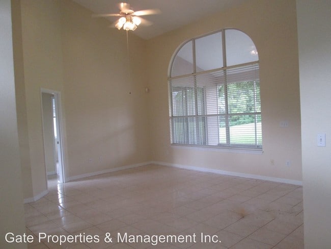 Building Photo - 679 Canadice Ct