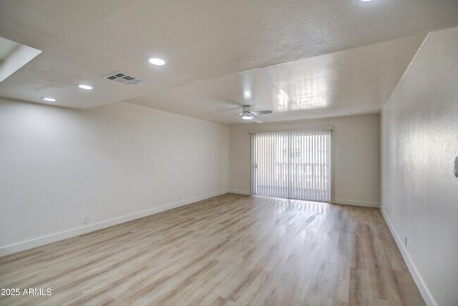 Building Photo - 7920 E Camelback Rd