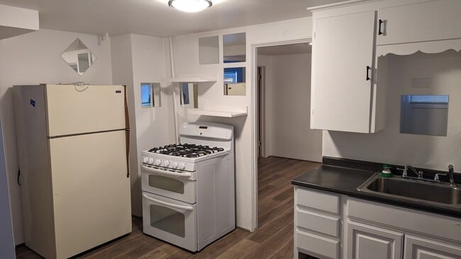 Building Photo - 2220 E 4500 S