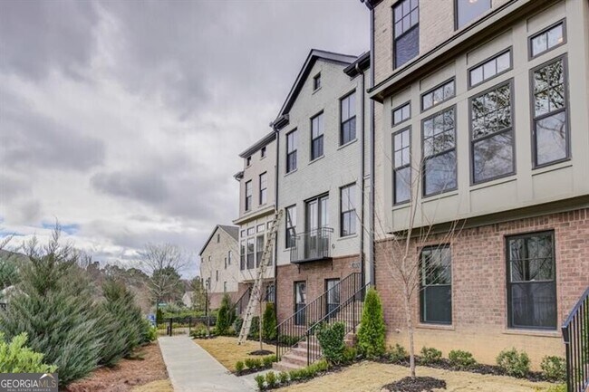 Building Photo - 4304 Walsh Dr