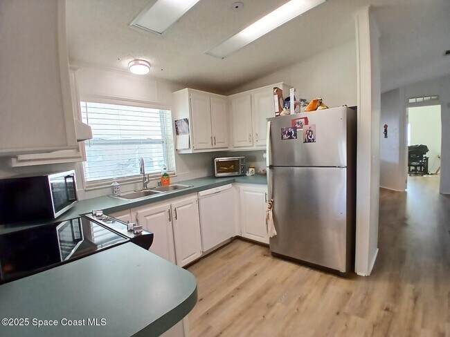 Foto del edificio - 4619 Goldfinch Ln