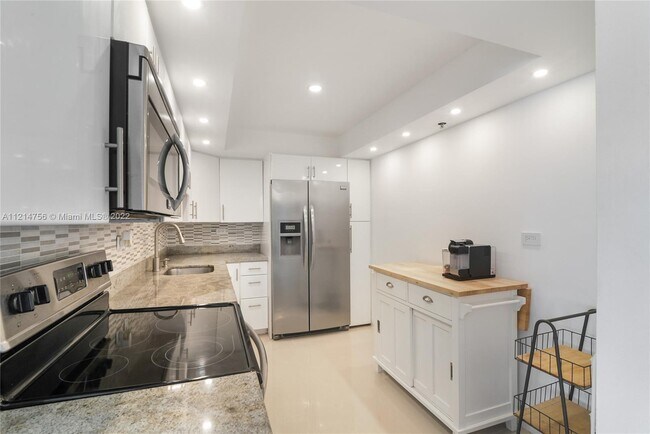 Foto del edificio - 20355 NE 34th Ct