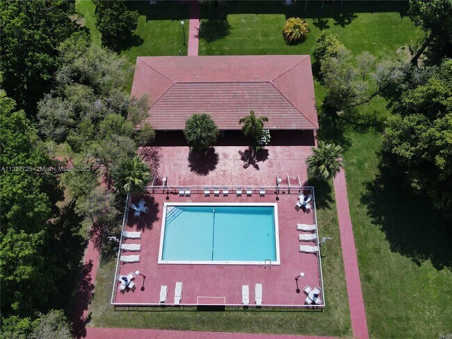 Foto del edificio - 8405 NW 8th St