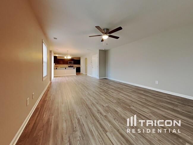 Building Photo - 451 Finch Ln