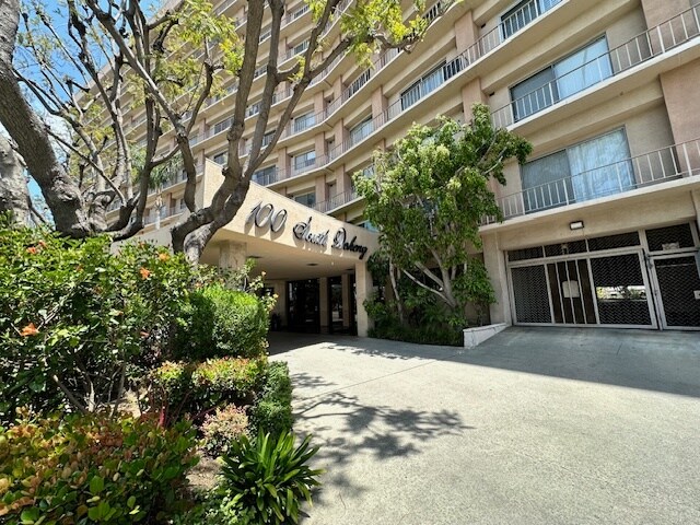 Primary Photo - 100 S Doheny Dr
