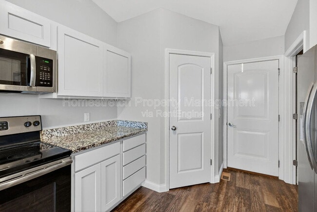 Building Photo - 401 Falcons Prey