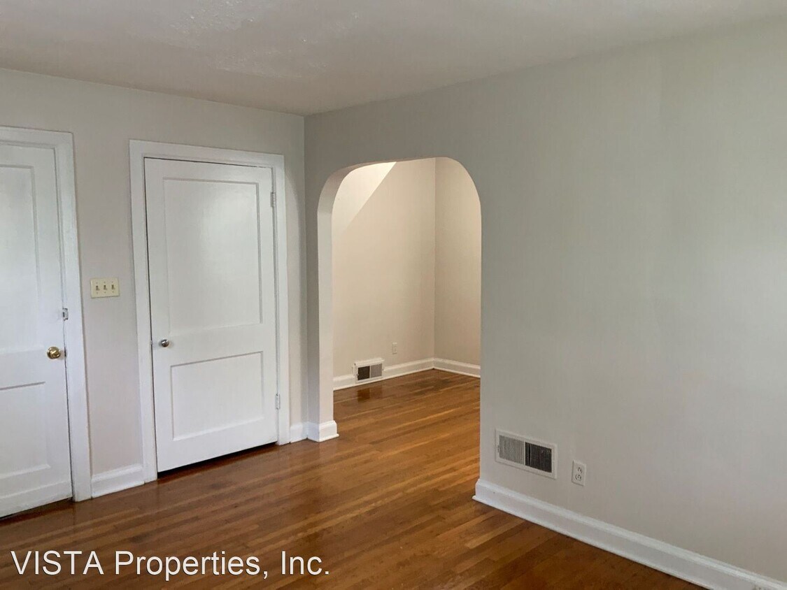 Primary Photo - 142 E Wellington Ave
