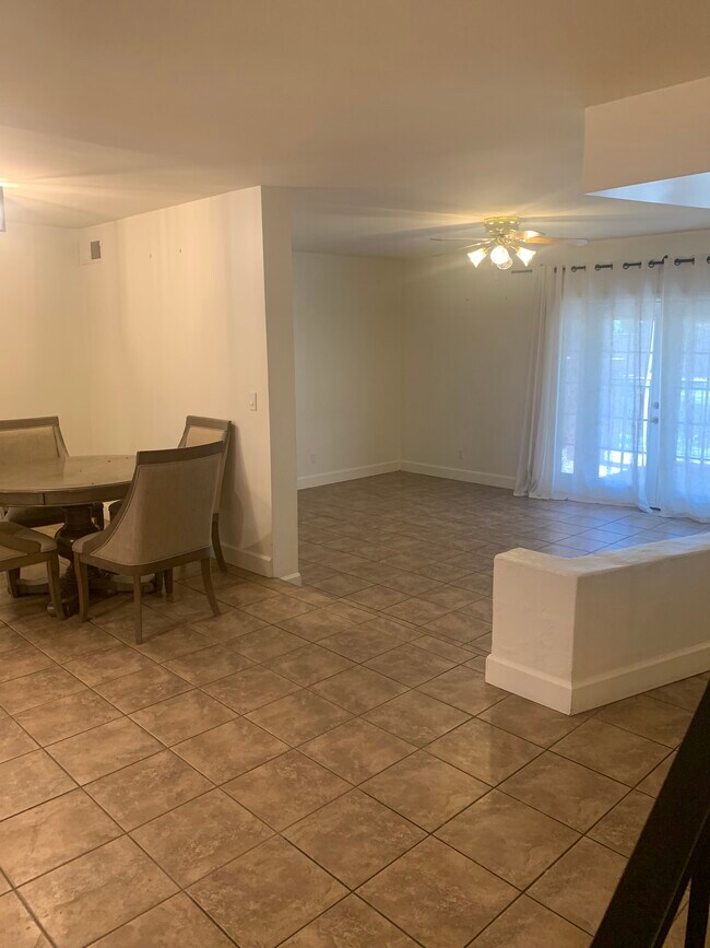 Foto del edificio - 2312 W Lindner Ave