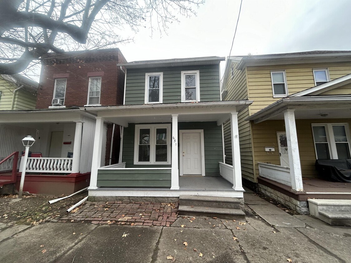 Foto principal - 651 Coleman Ave