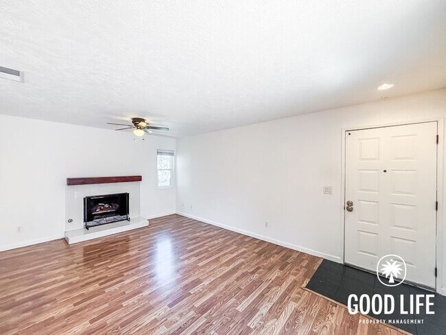 Foto del edificio - 6540 College Grove Dr
