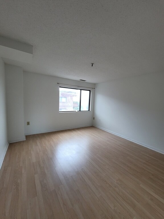 Foto del edificio - 3920 Mystic Valley Pkwy