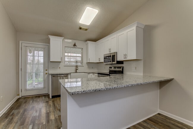 Building Photo - 1424 Southern Gardens Dr