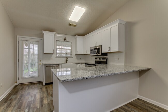 Foto del edificio - 1424 Southern Gardens Dr