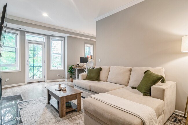 Foto del edificio - 2737 N Southport Ave
