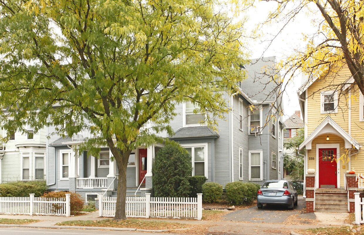 Building Photo - 333 S Division St